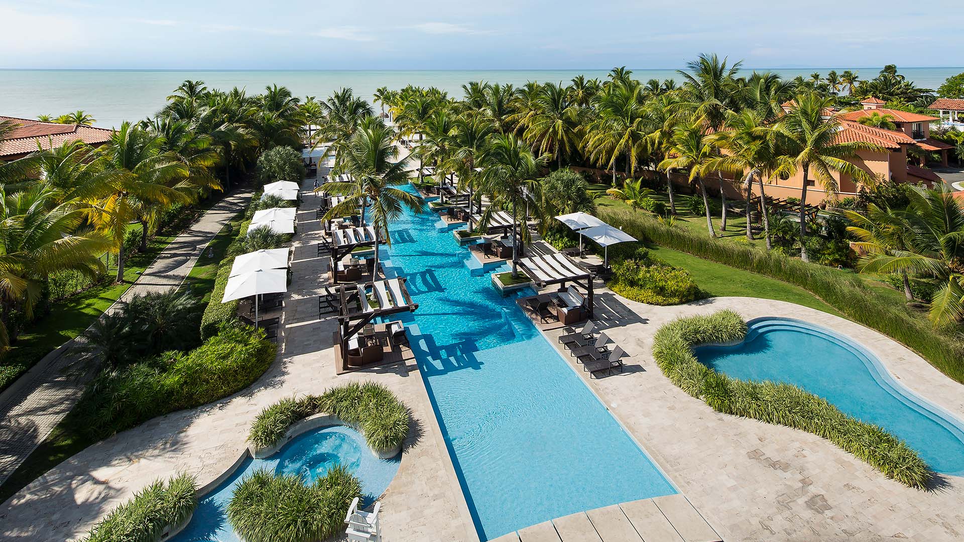 Variedad de piscinas del Buenaventura Golf & Beach Resort