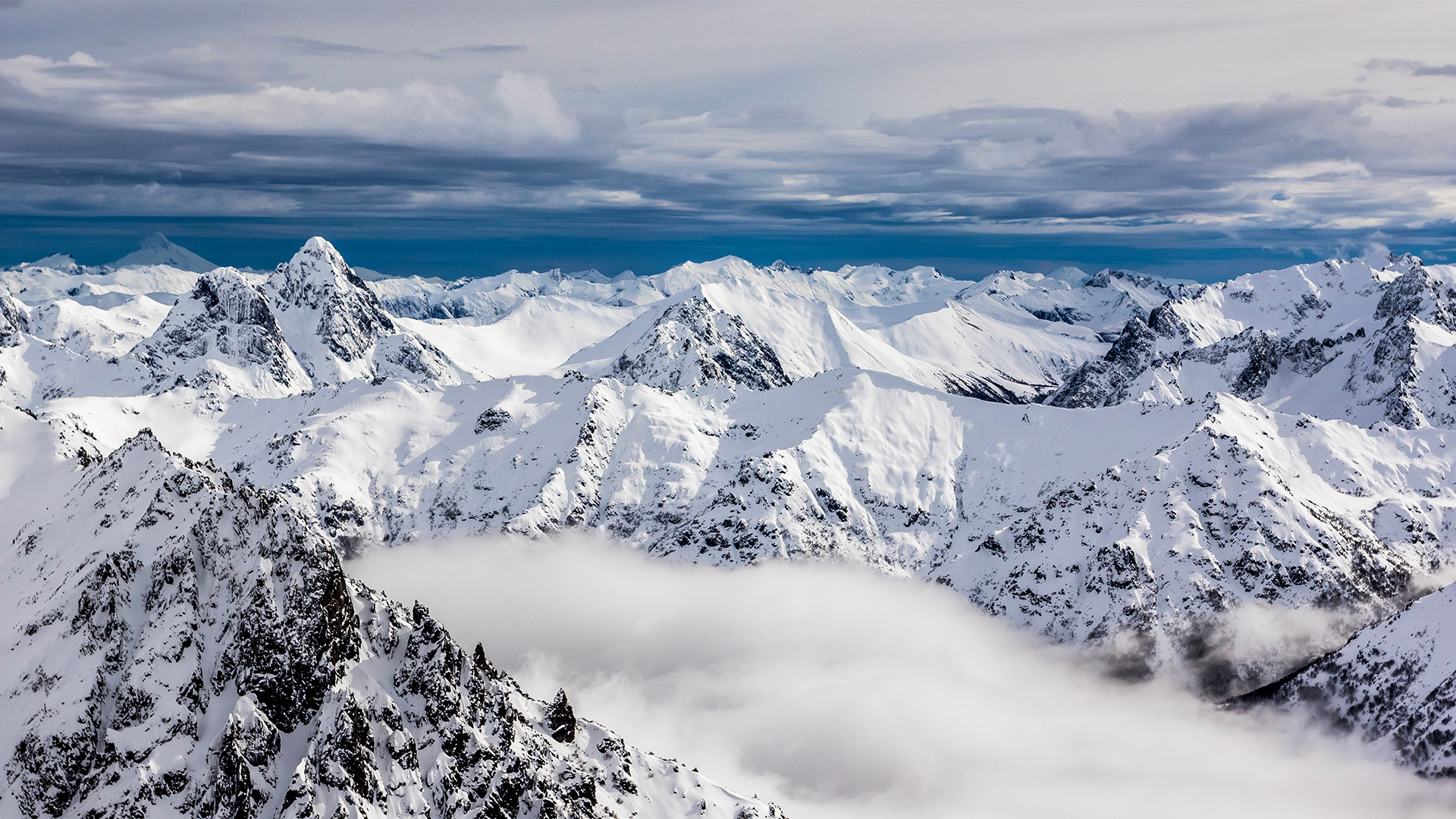 Montañas cubiertas de nieve en Bariloche