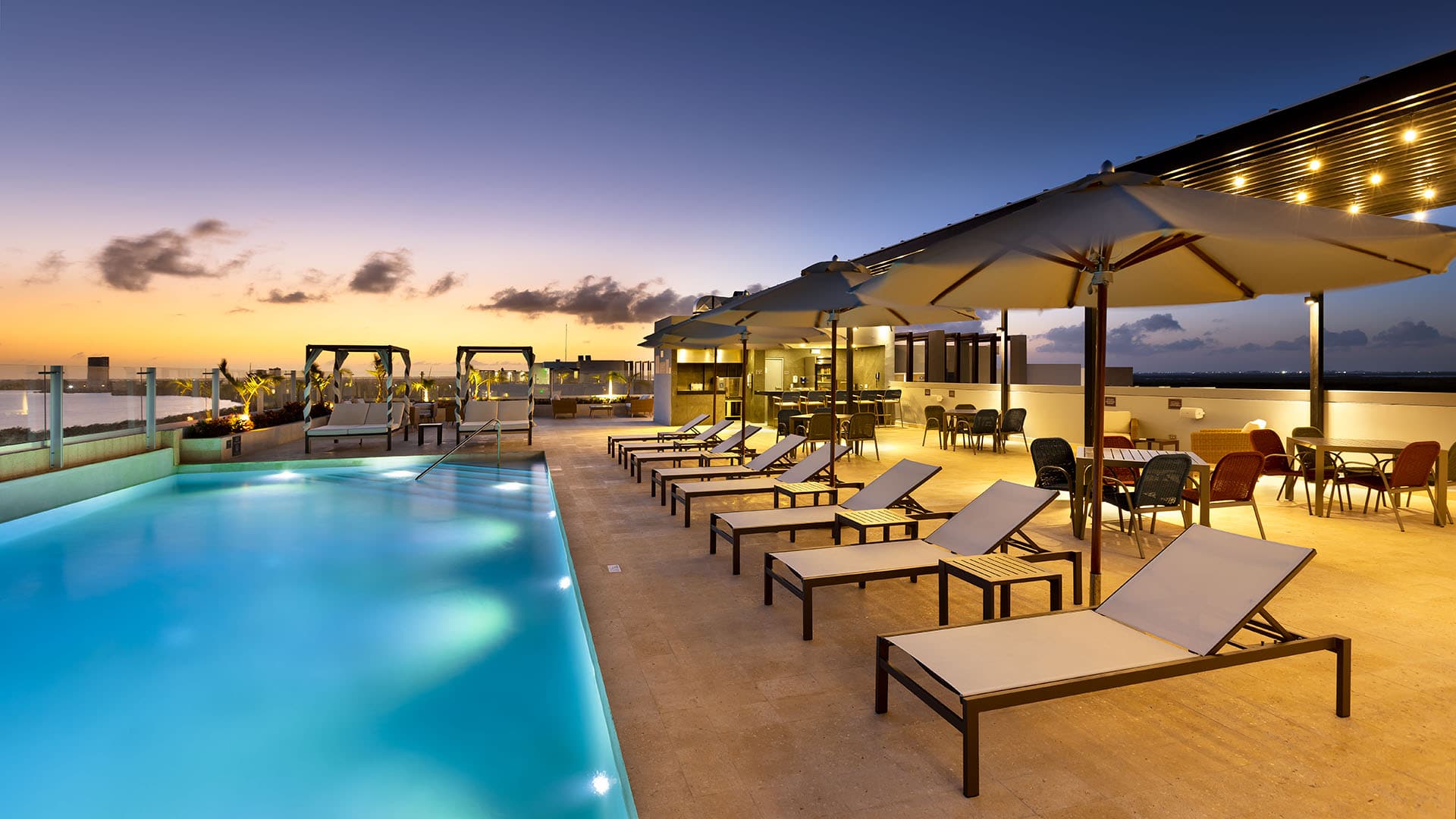 Piscina del Residence Inn Cancun Hotel