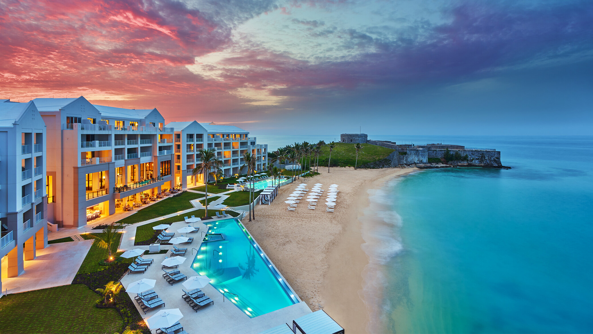 Piscina y playa del St. Regis Bermuda Resort
