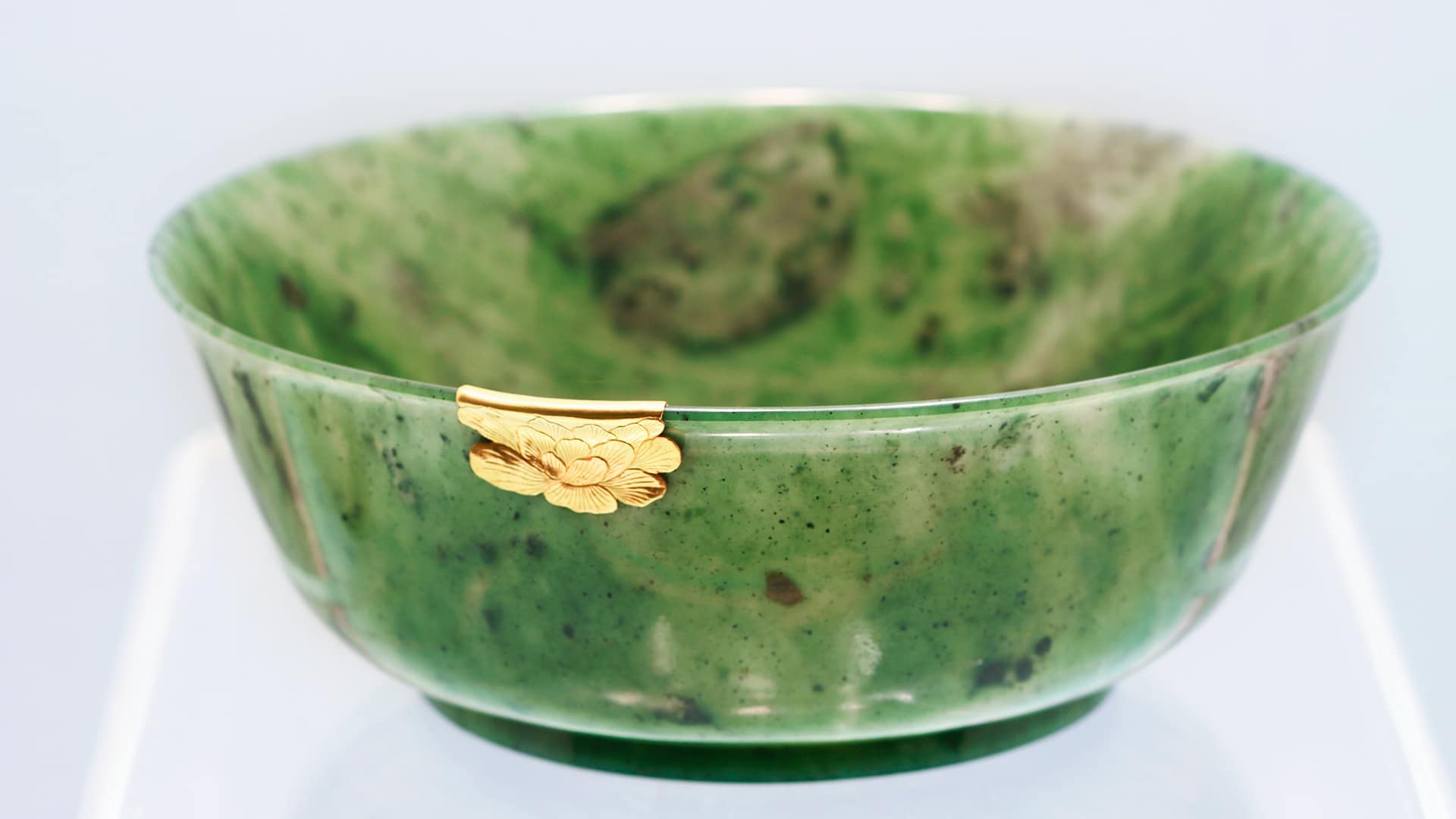 Tazon de Jade con detalles de oro
