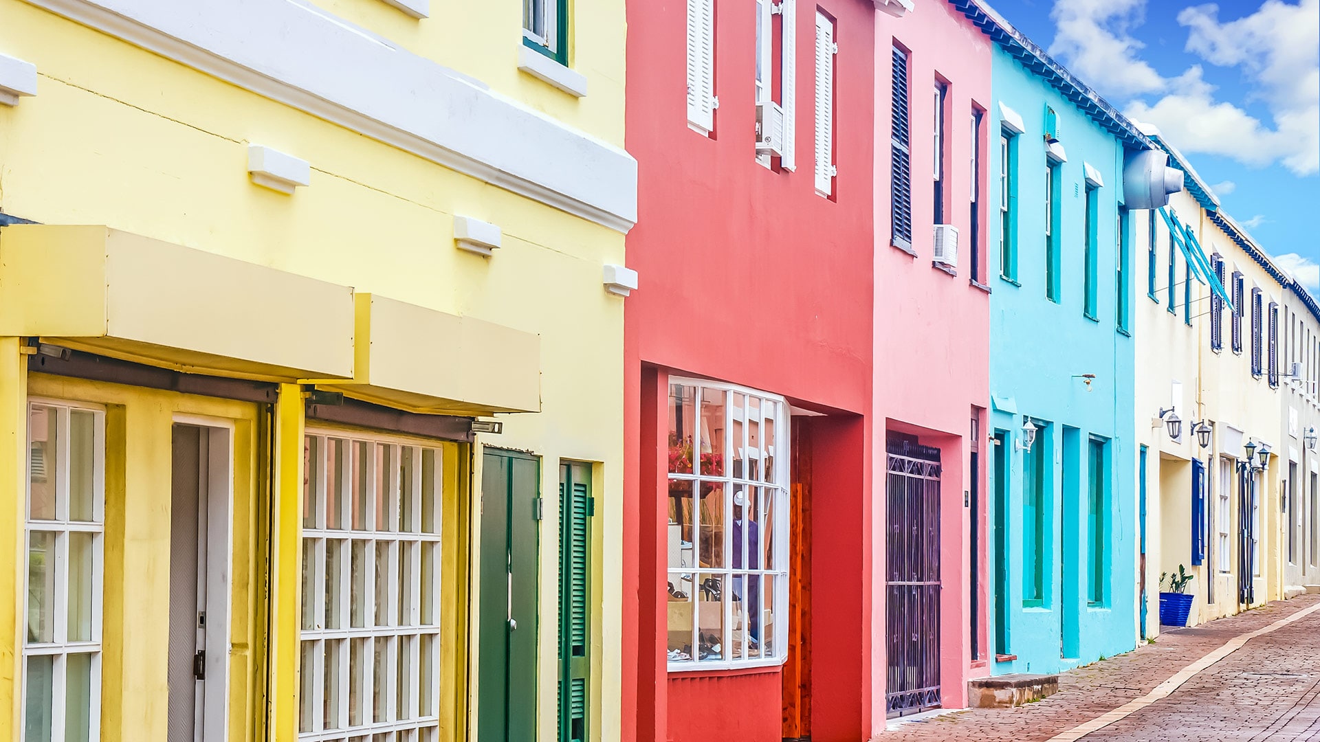Tiendas de colores distintos en Bermudas
