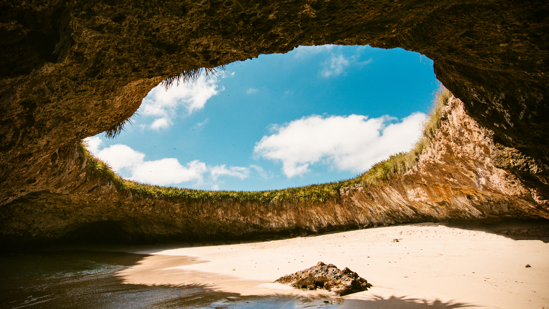 Cueva de Playa Escondida