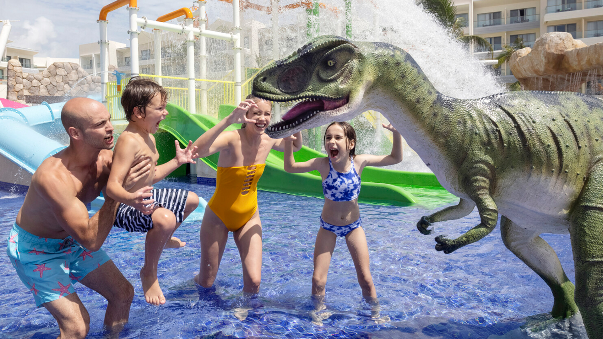 Niños disfrutando de la piscina con dinosaurio