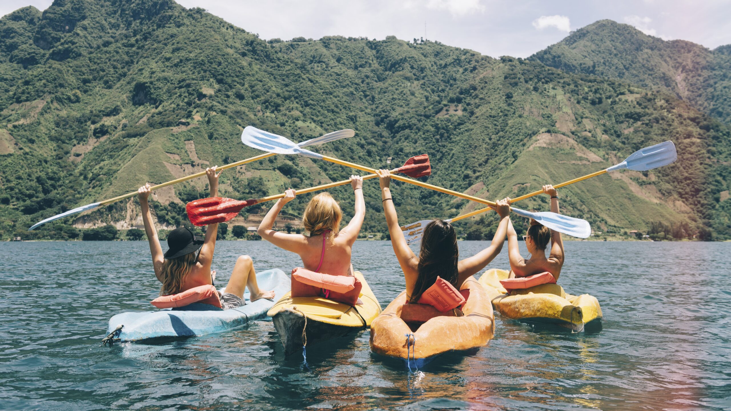 Haciendo kayak en el lago de Atitlan