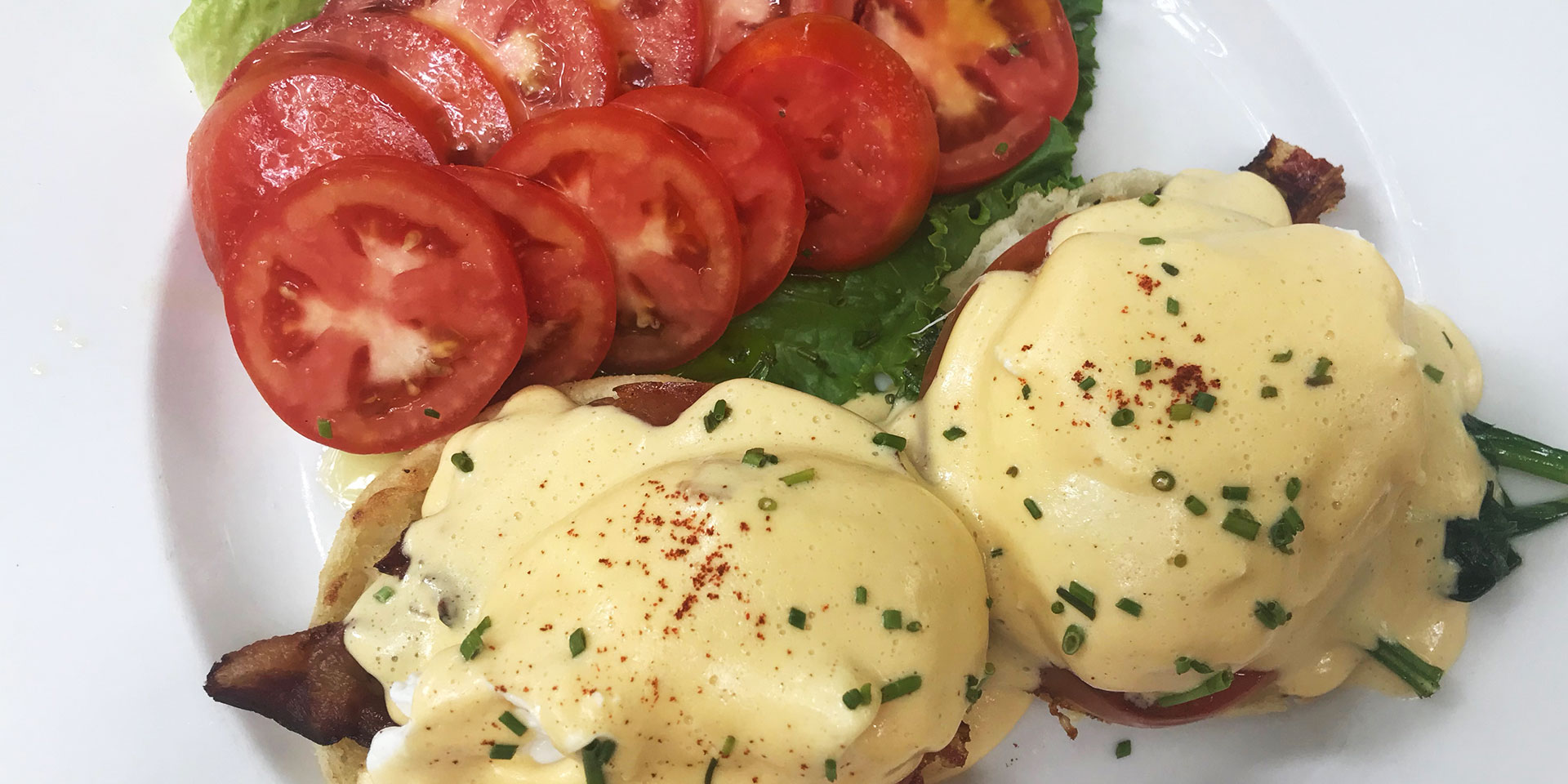 Huevos benedictinos con tocino