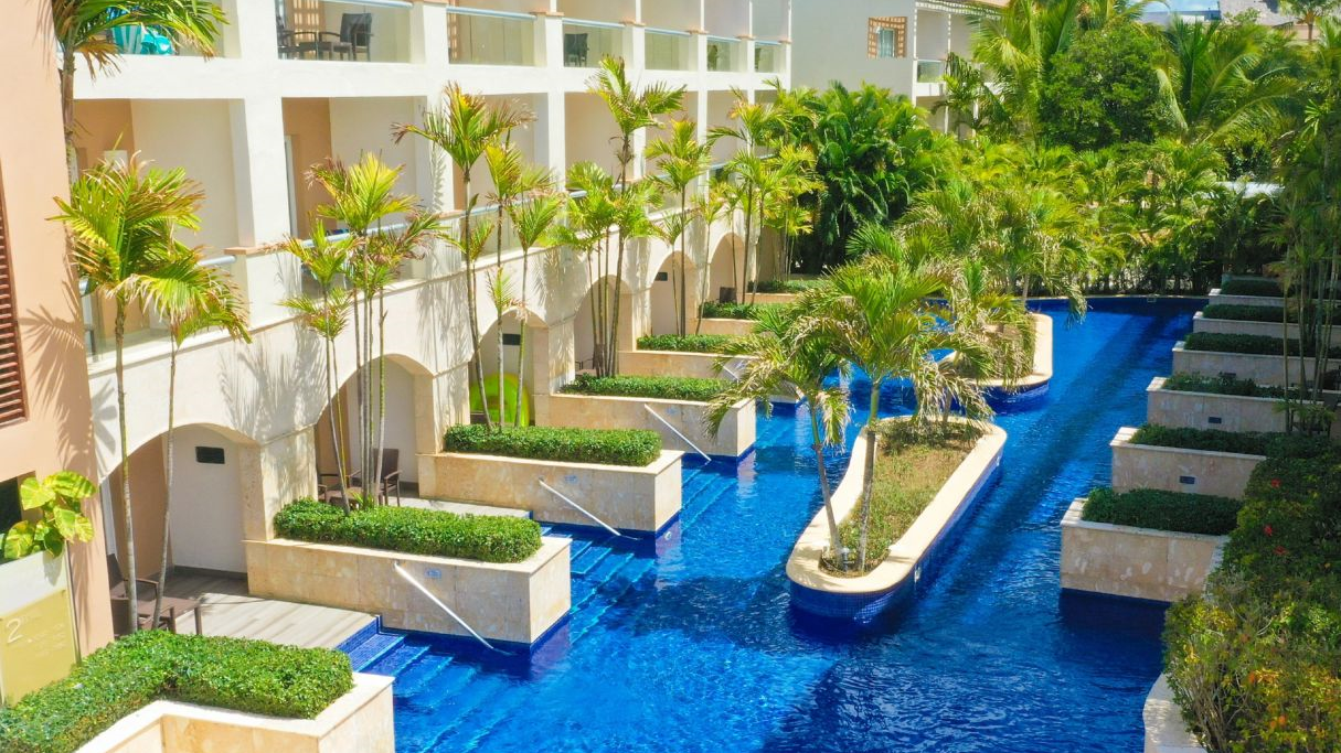Alberca del Hideway at Royalton Punta Cana