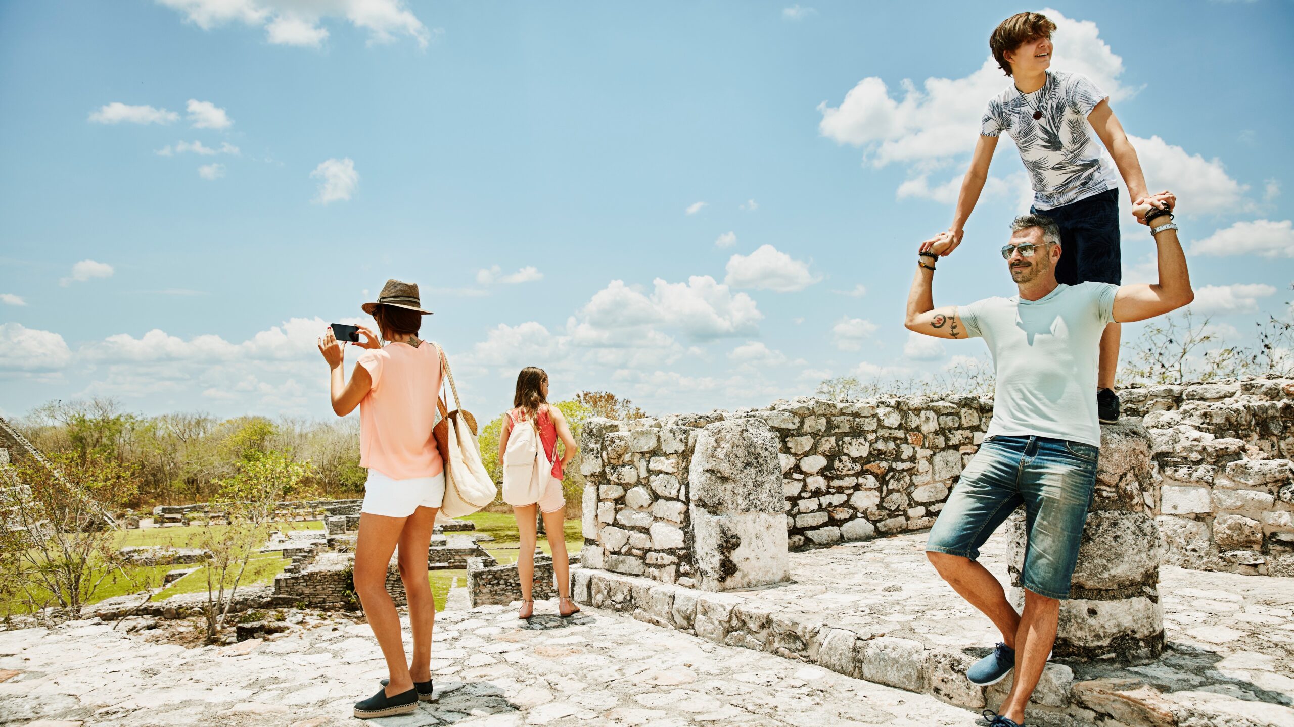 Familia en la Ruta maya