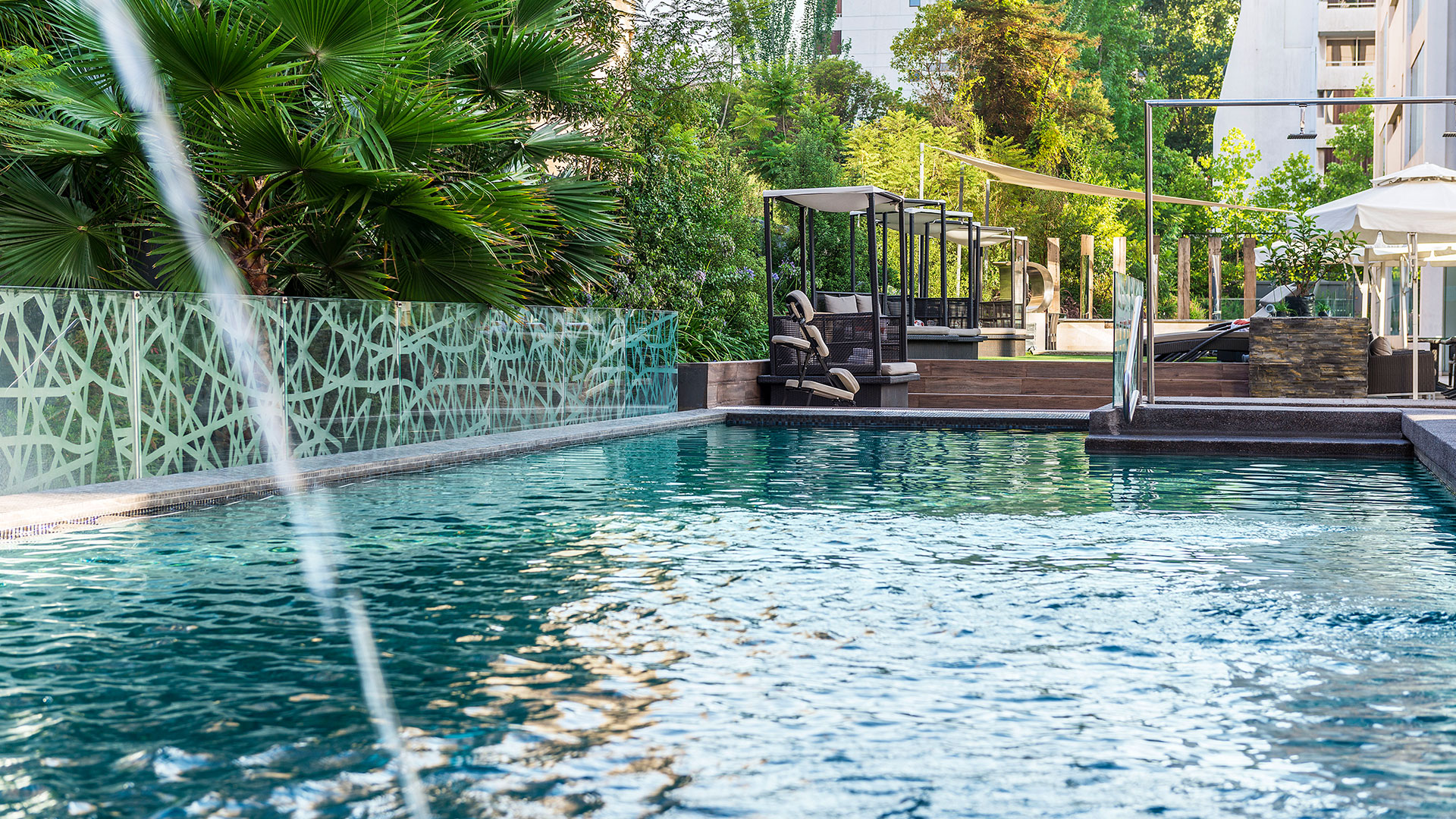 Piscina del Renaissance Santiago Hotel