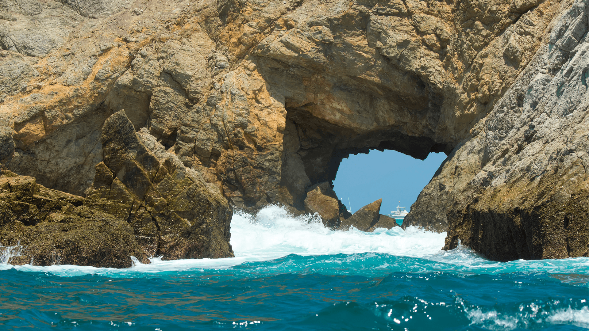 Llegando en barco a Isla Tortugas