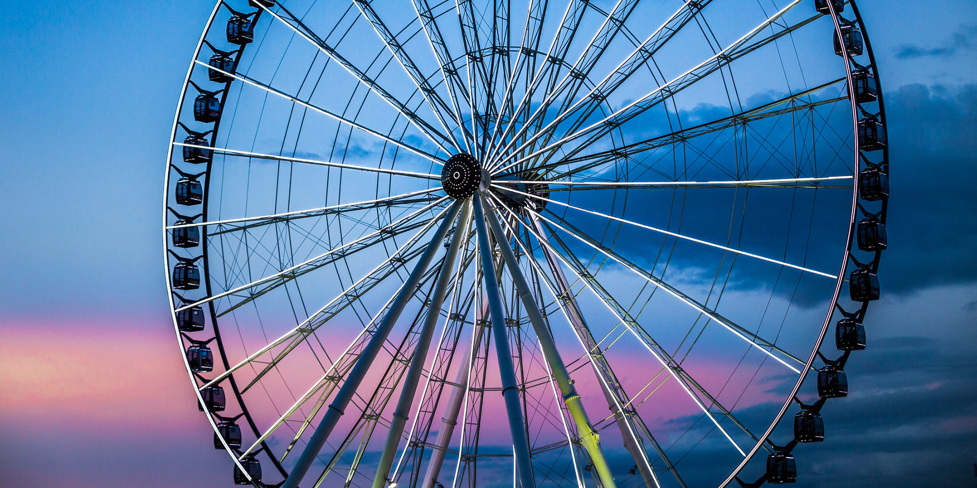 Rueda de chicago, llamada la Estrella de Puebla en el Parque Lineal de Angelópolis