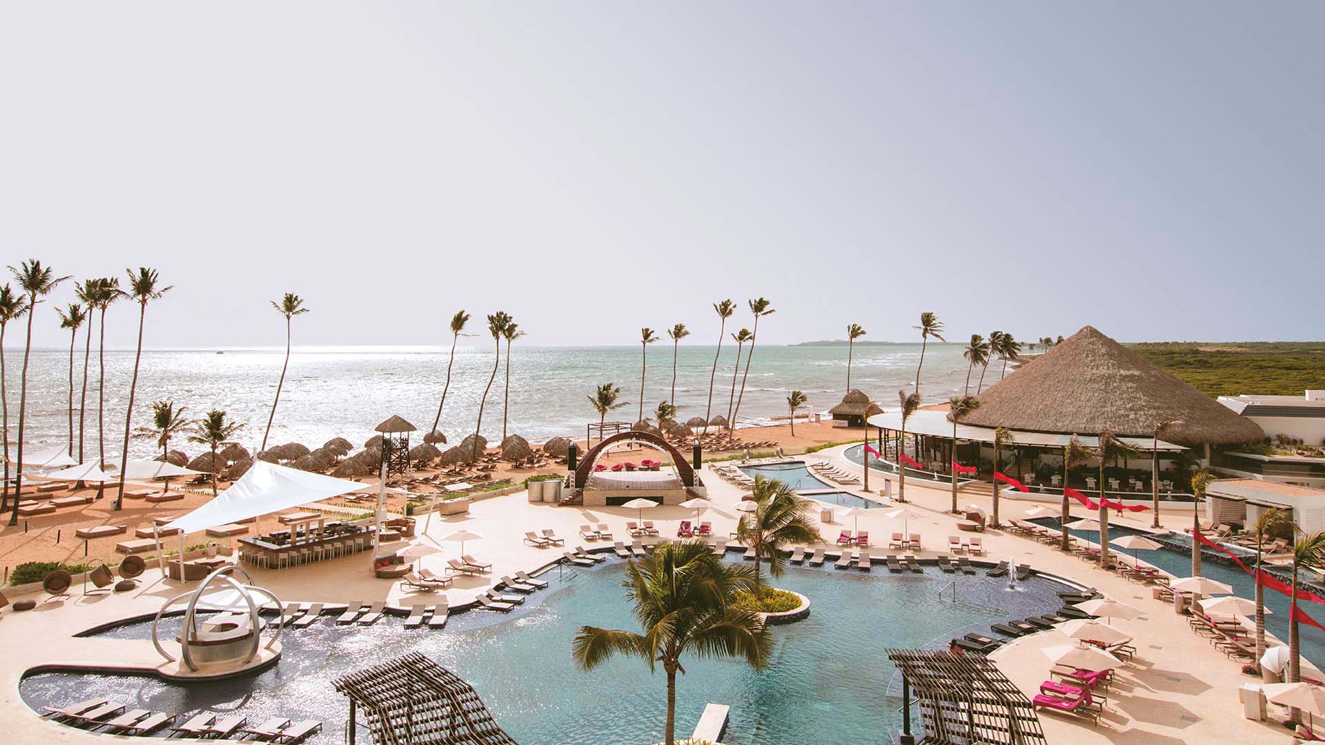 Piscina con vista al mar en Punta Cana