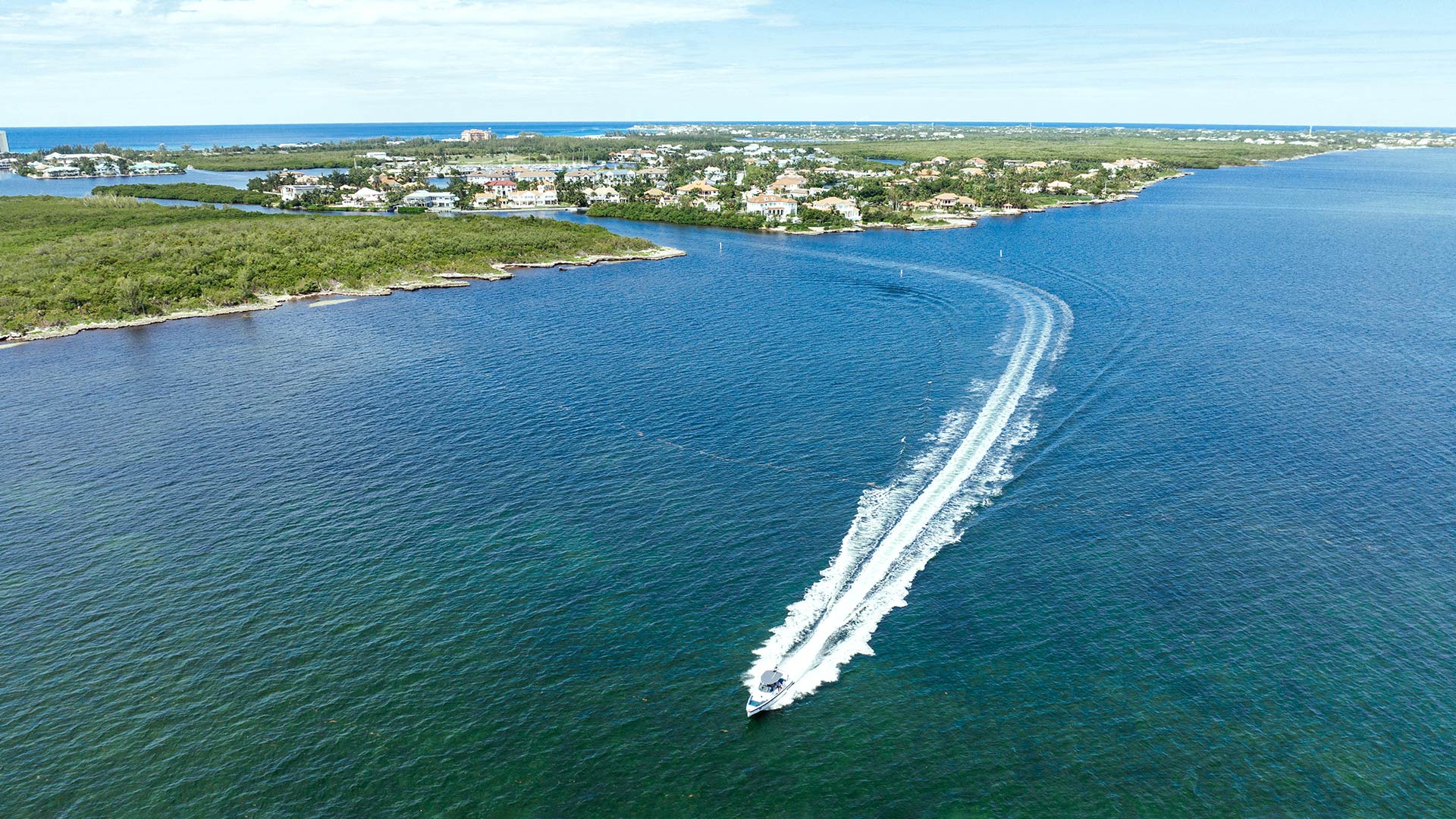 Bote en direccion a la isla