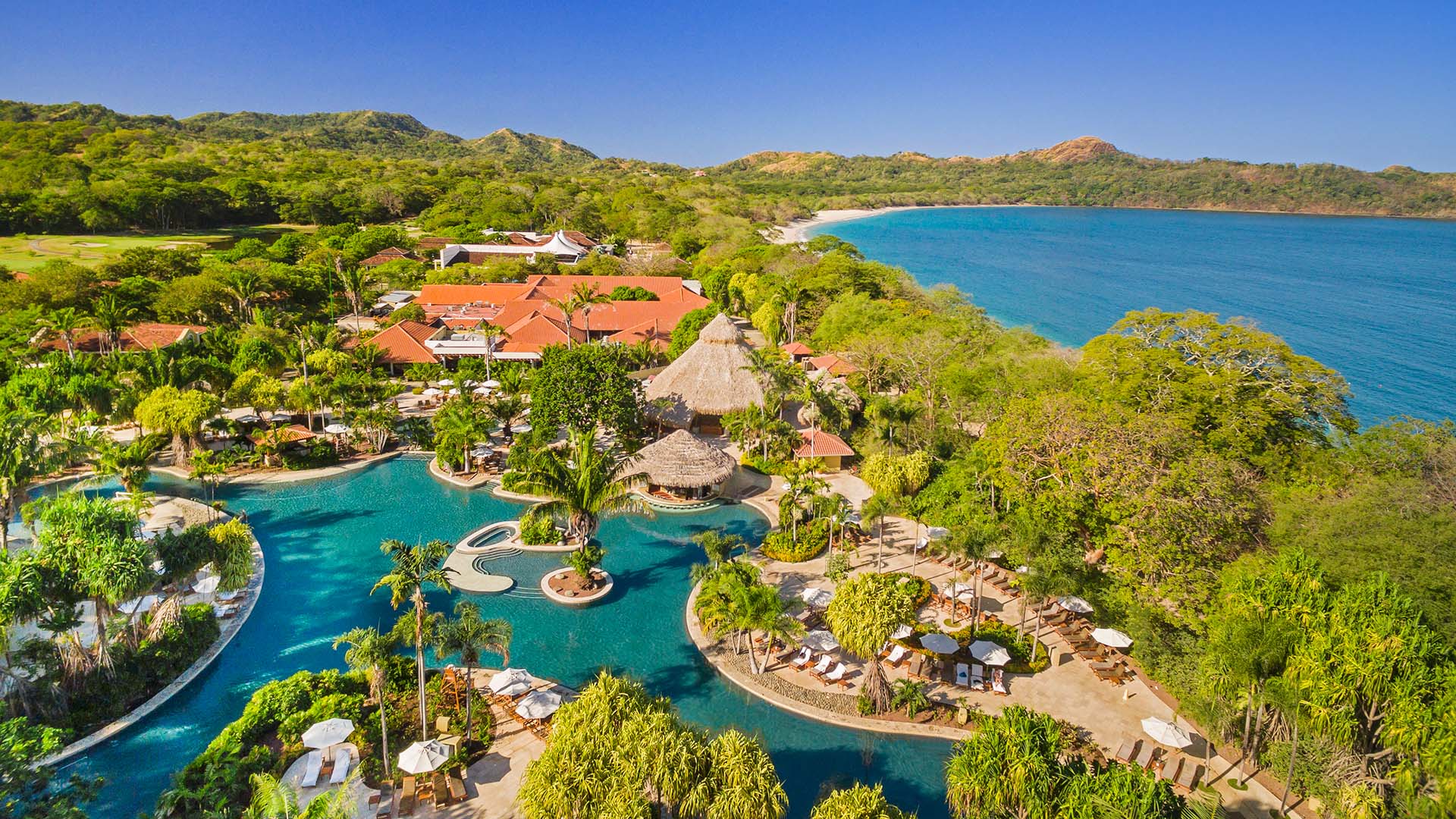 Areas verdes y piscinas del Westin Reserva Conchal