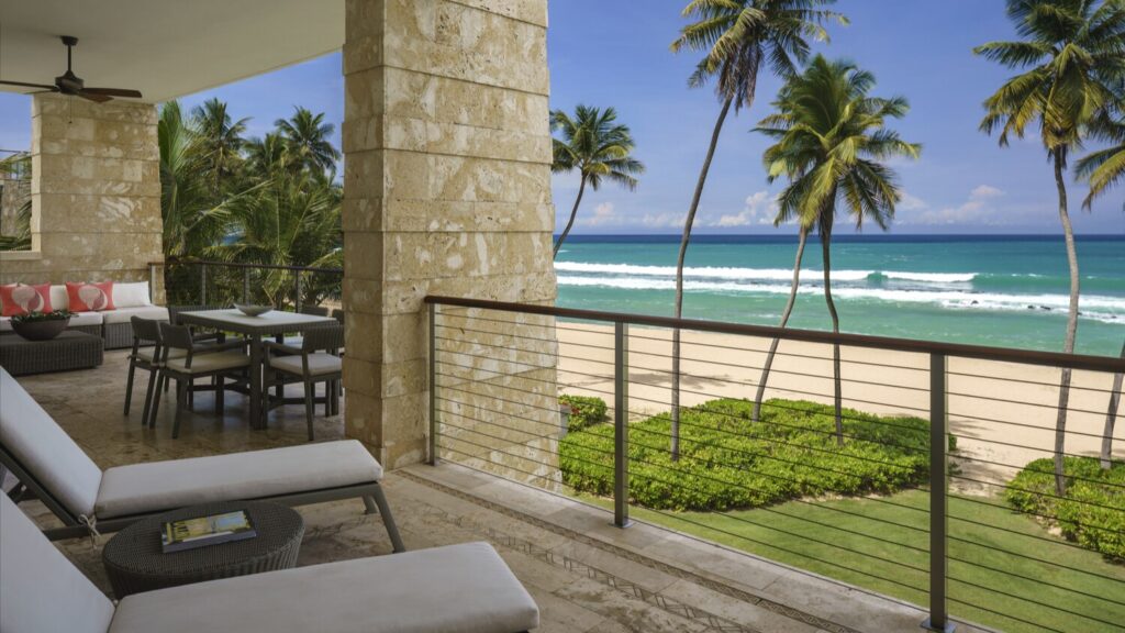 Vista a la playa desde el Donald J Riddle