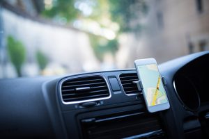 road-trip-what-to-pack-smartphone-mount