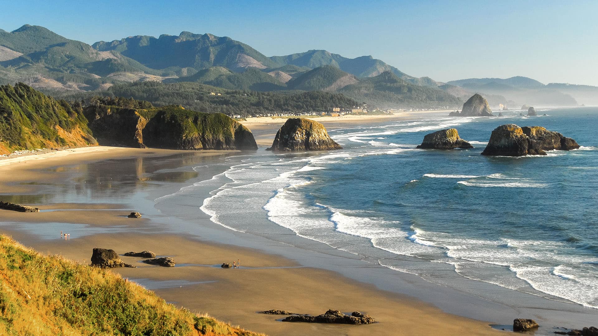The shore of cannon beach and view of Haystack Rock.