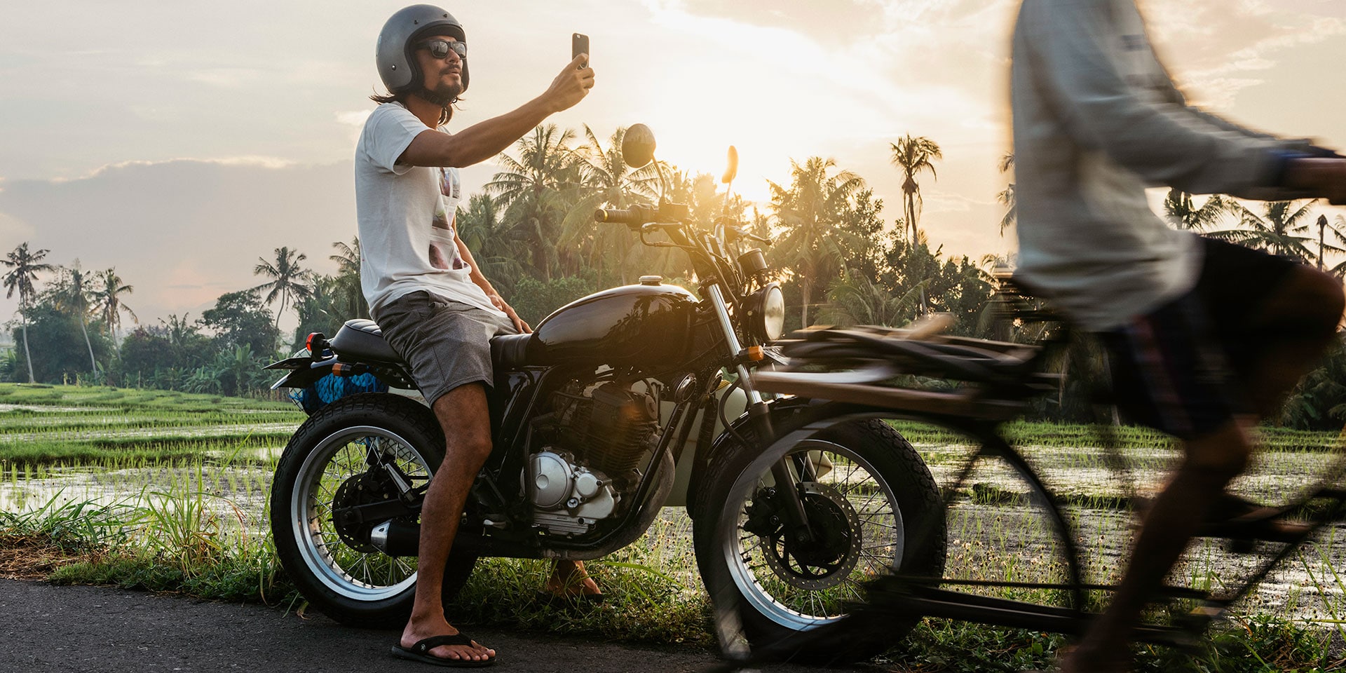 knap Genveje tredobbelt Ride on, Road Warrior: Scooter Adventures Around Indonesia