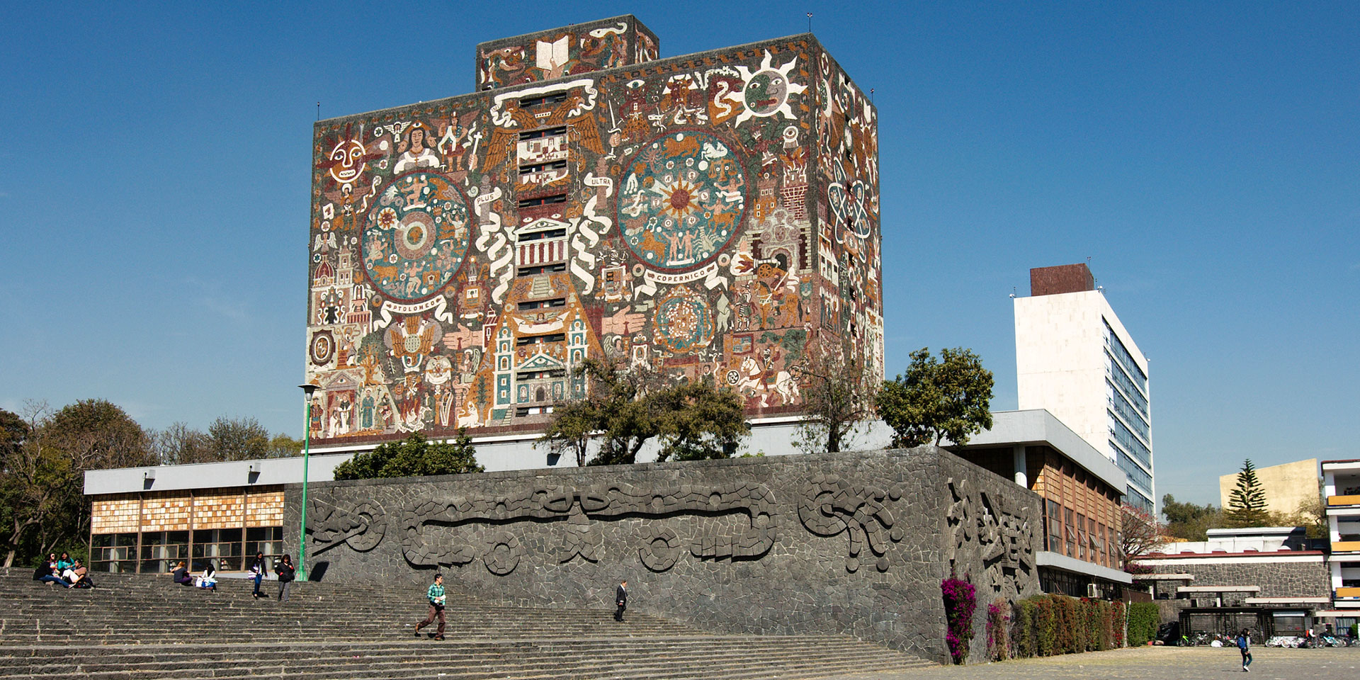 The Ghosts of Mexico City: Following In the Footsteps of Artists and Revolutionaries