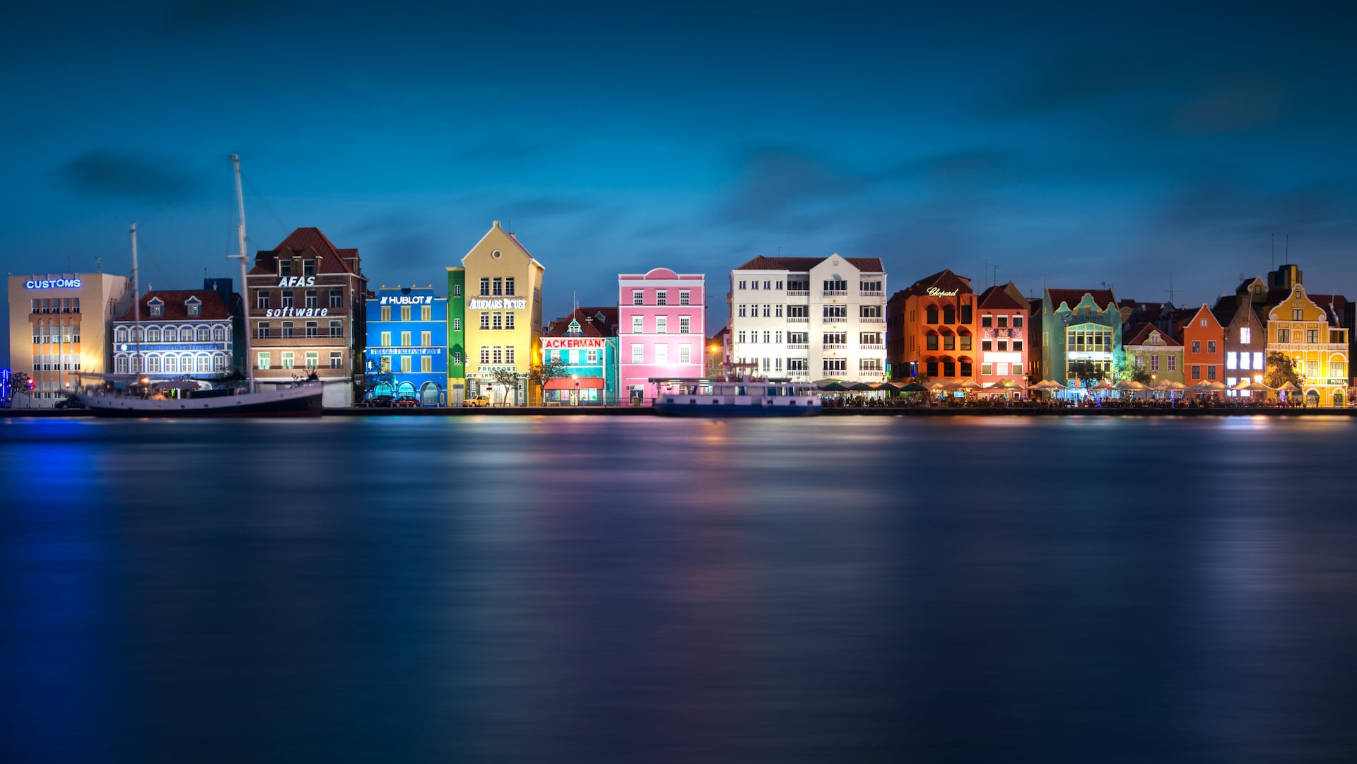 willemstaad curacao at night