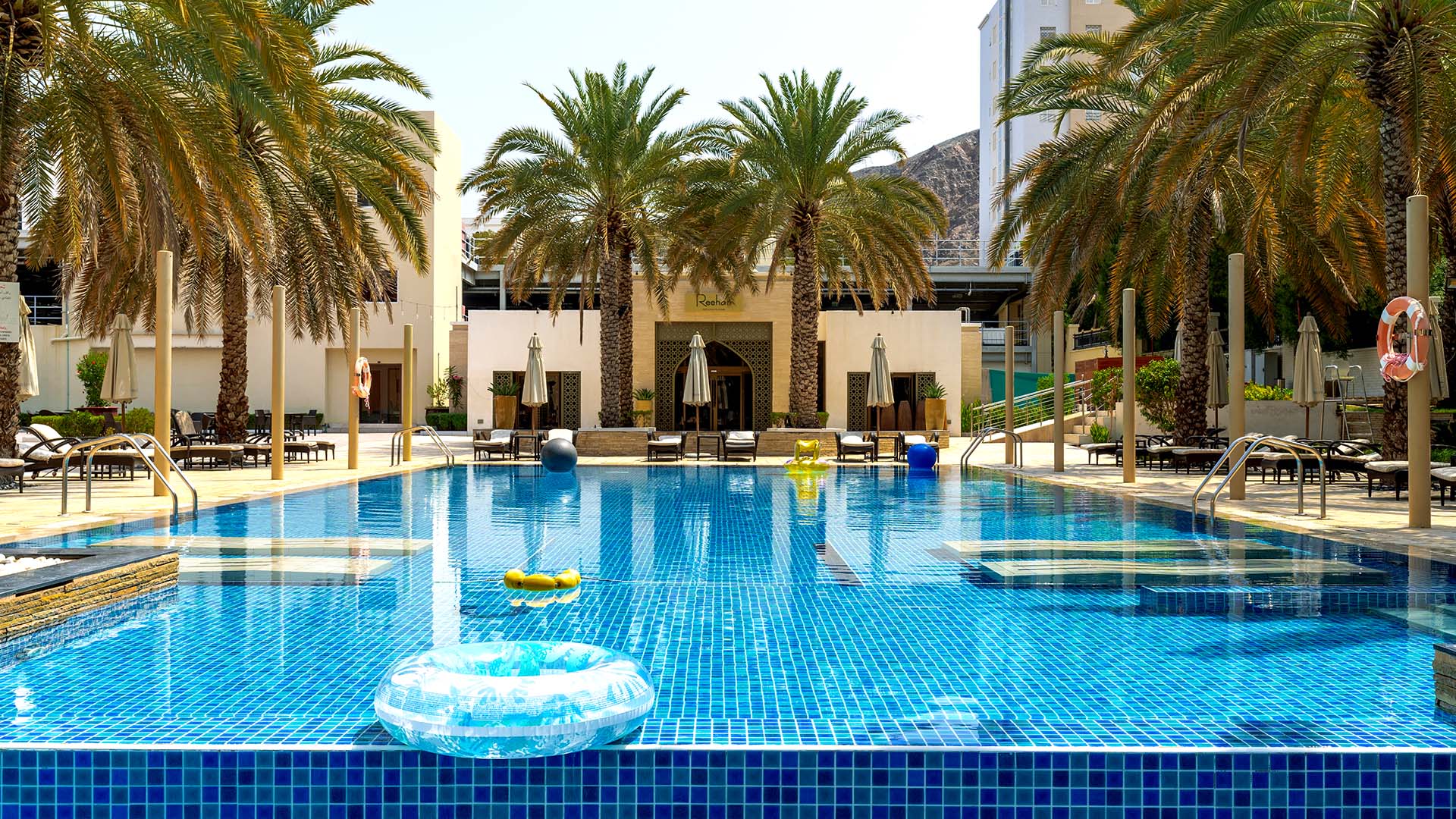 Sheraton-Oman-Hotel pool