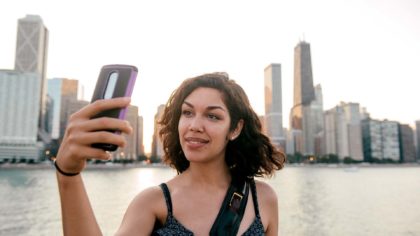 woman taking photo with chicago skyline