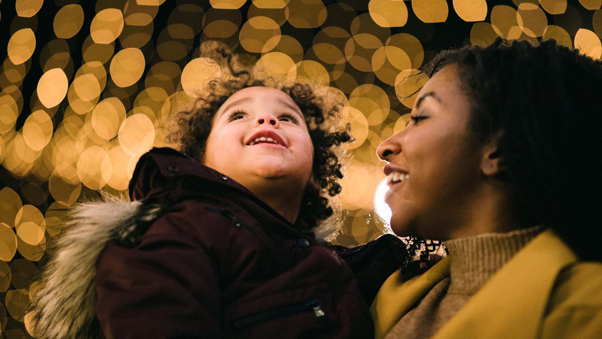mom and child looking at holiday lights