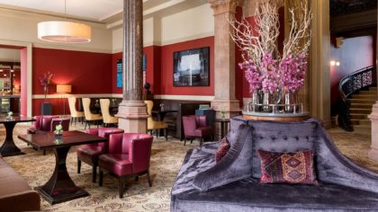 purple sofa in pancras Renaissance hotel