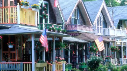 decorative homes in oaks bluffs massachusetts