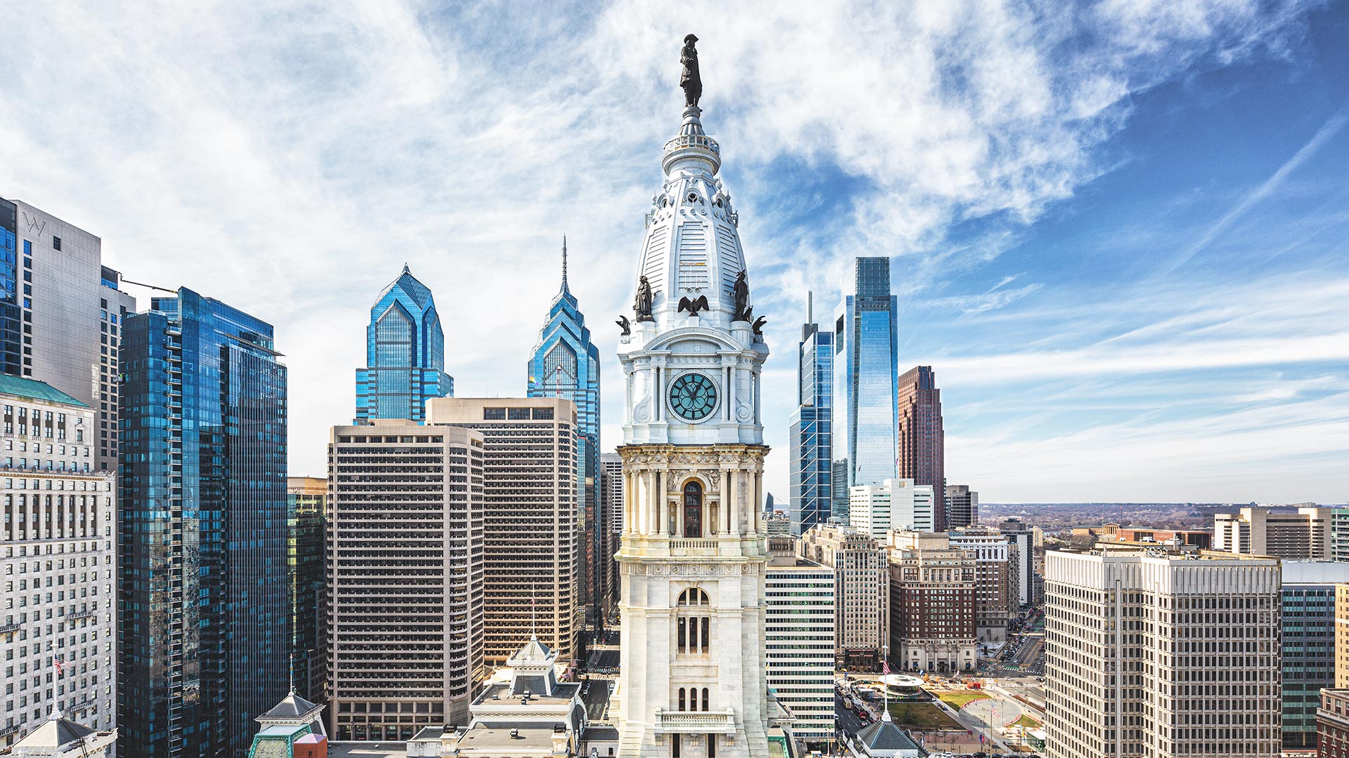 Skyline view of city hall in Philadelphia