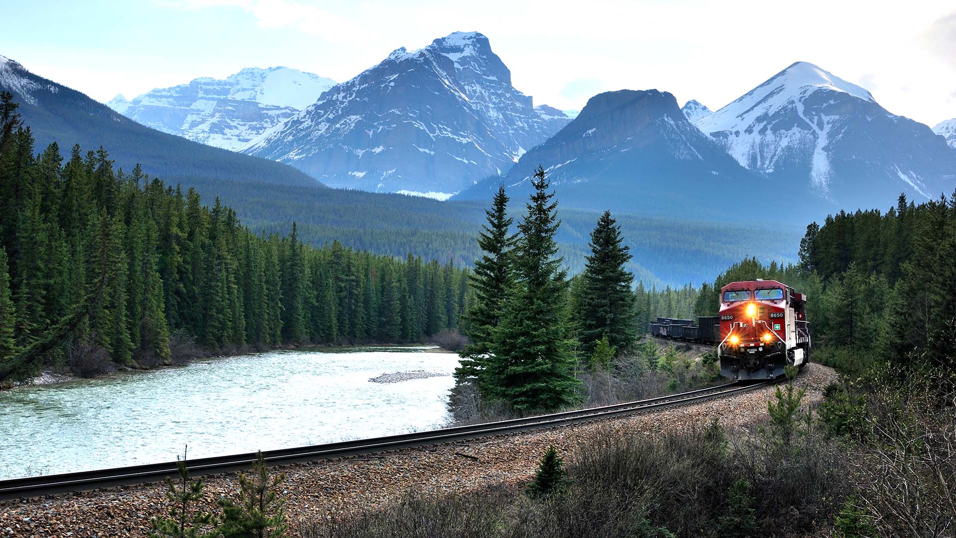 train in rocky mountains canada