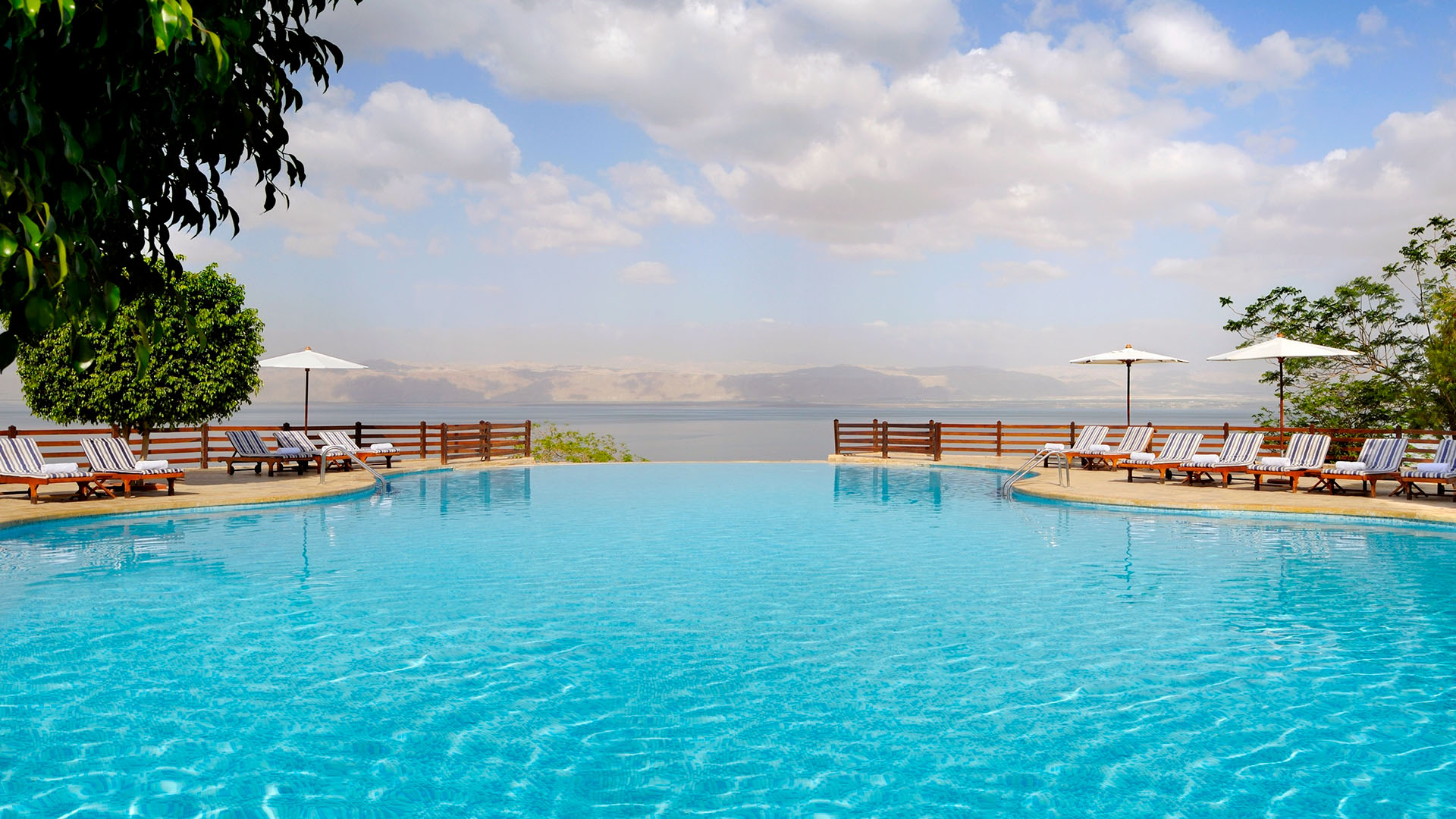 Dead Sea Marriott Resort & Spa infinity pool in Jordan
