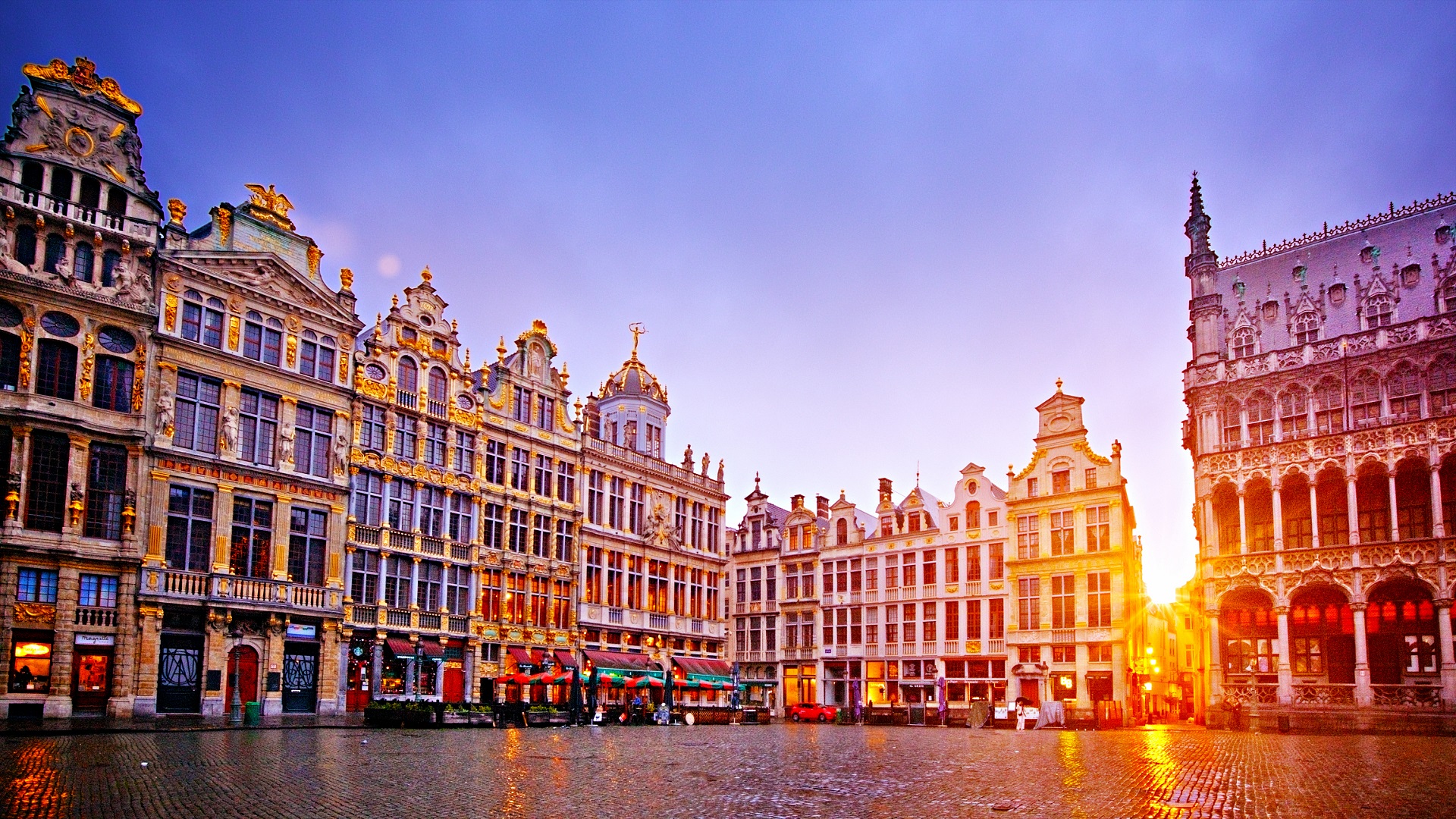 Grand-Place historic square in Brussels in the evening