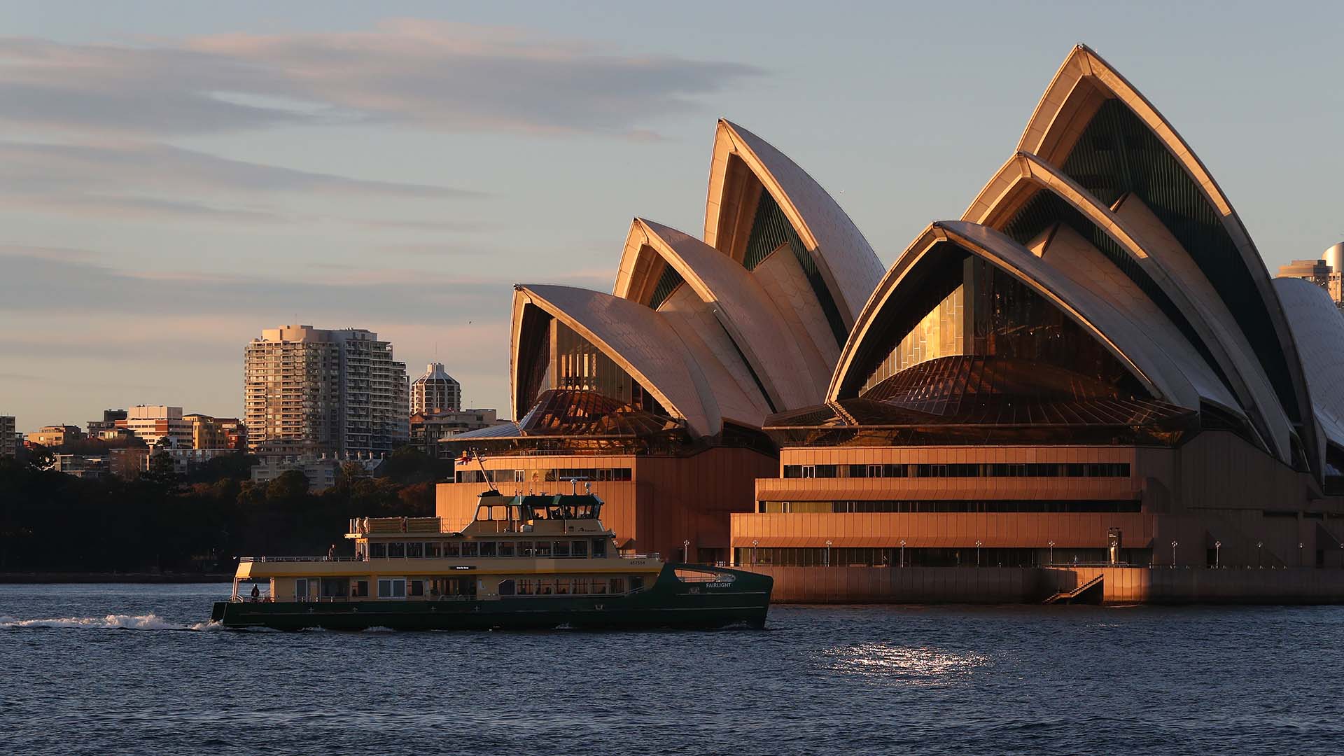 Sydney opera house and boats on the Sydney Harbour
