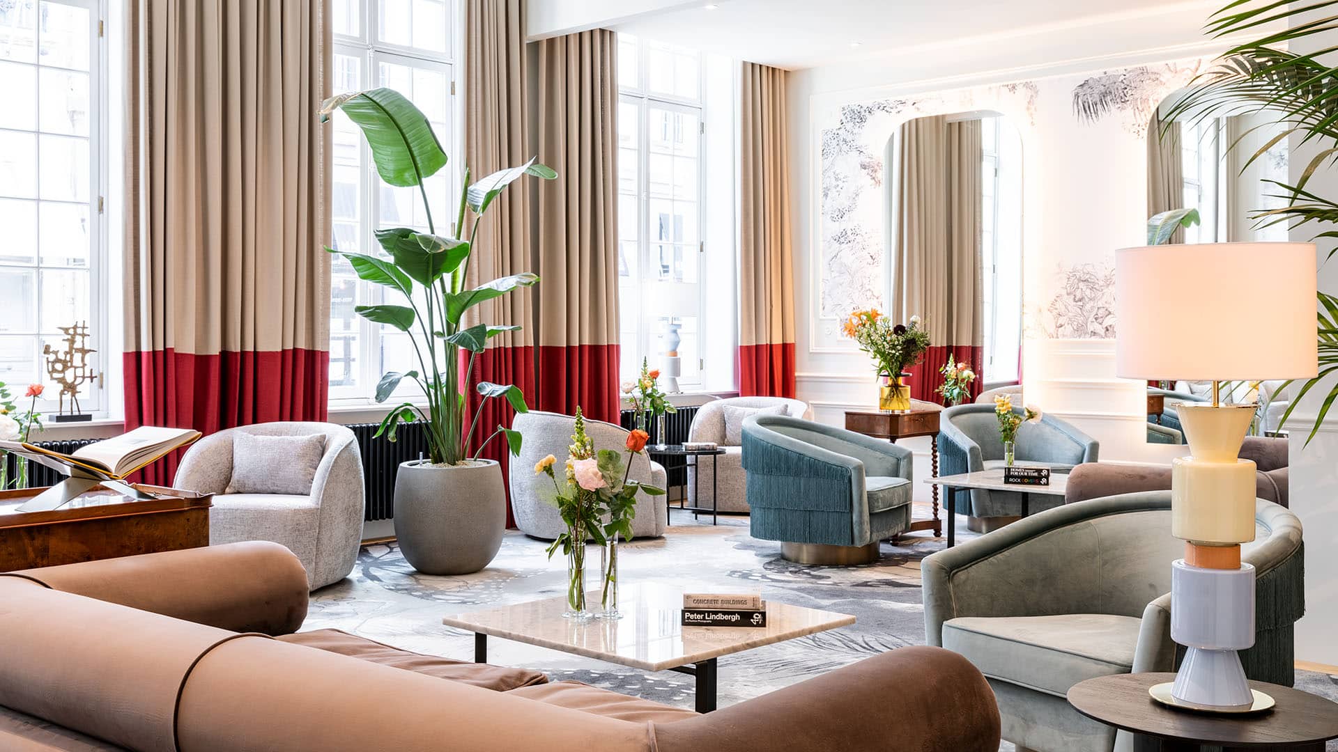 the lounge at the Sapphire House Antwerp, Autograph Collection hotel